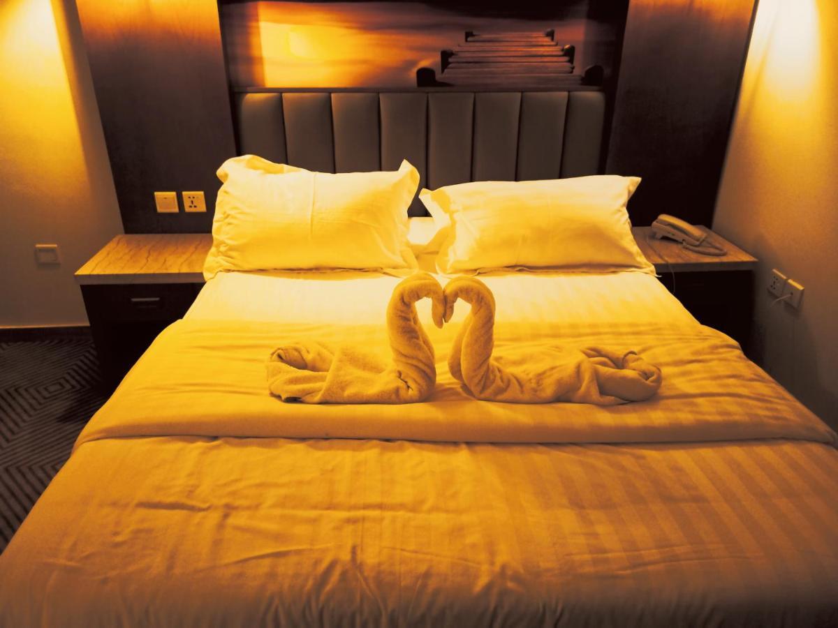 Taraf Yanbu 2 Aparthotel Bagian luar foto